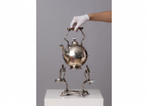 מי-חם גדול ומרשים עשוי פליז מצופה כסף