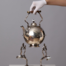 מי-חם גדול ומרשים עשוי פליז מצופה כסף