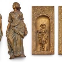 שני זוגות קישוטים שונים עשויים ברונזה