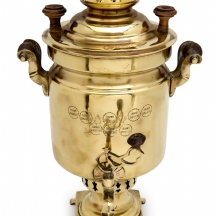 סמובר רוסי מסוף המאה ה-19, בעל ידיות עץ