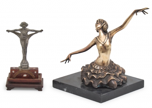 זוג פסלי נשים, עשויים ברונזה ופיוטר