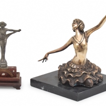 זוג פסלי נשים, עשויים ברונזה ופיוטר