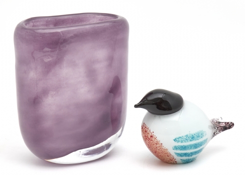 שני פריטי זכוכית סטודיו עשויים בניפוח יד