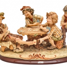 פסל פורצלן איטלקי בעבודת יד בסגנון קאפּודימונטה (Capodimonte)