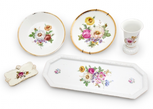 חמישה כלי פורצלן שונים תוצרת רוזנטל (Rosenthal)