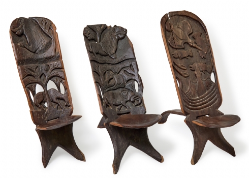 שלושה כסאות שומרים אפריקאים עשויים עץ מגולפים ביד
