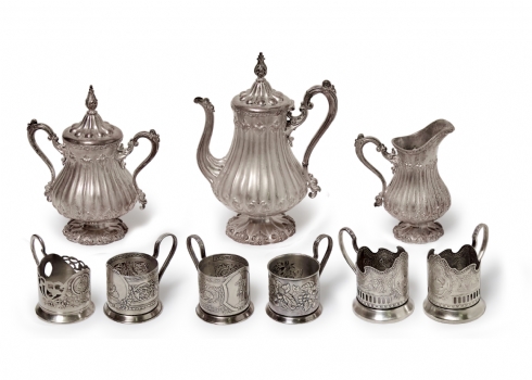 תשעה כלים עתיקים עשויים מתכת מצופה כסף יצרנים ודגמים שונים חתומים