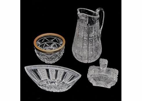 ארבעה כלי קריסטל מלוטשים בעבודת יד