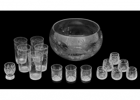 כלי זכוכית וקריסטל שונים