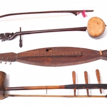 שלושה כלי נגינה אפריקאיים מסורתיים דולצימר וינטג’, גאוהו סיני ודגם מיני ארהו