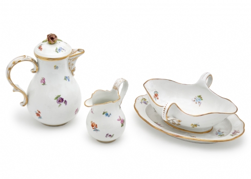 לוט של 3 כלי פורצלן עתיקים מתוצרת: 'מייסן' (Meissen), חתומים