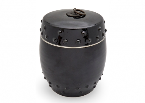 כלי נוי סיני עשוי קרמיקה עם זיגוג שחור בצורת כסא גן