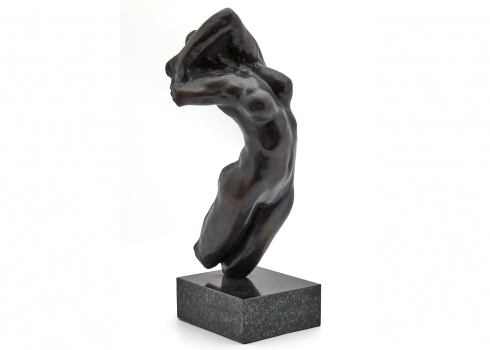 פסל עשוי שרף מצופה בגימור דמוי ברונזה עם פטינה חומה