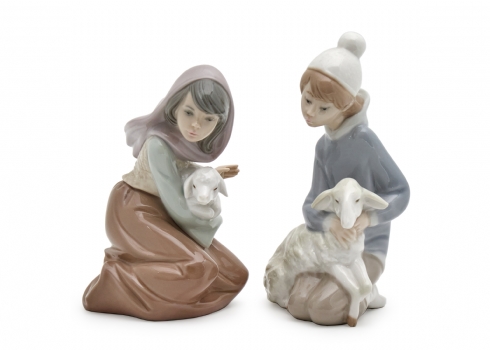 פסל עשוי פורצלן תוצרת נאו (NAO) - 'נער עם כלב'