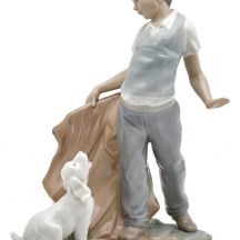 פסל עשוי פורצלן תוצרת ליאדרו (Lladro) - 'נער עם כלב'