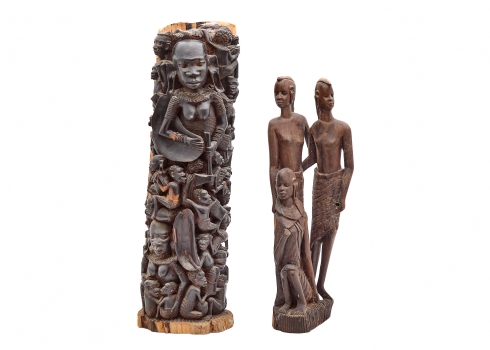 זוג פסלים אפריקאים, אחד של שבט המסאי, והשני עשוי עץ אבוני טבעי