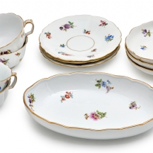 11 כלי פורצלן גרמניים איכותיים ועתיקים מתוצרת 'מייסן' (Meissen)