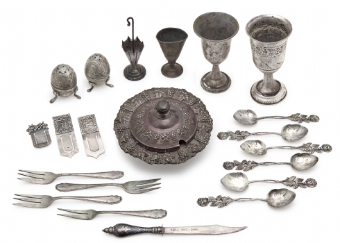 21 כלי כסף ישנים ועתיקים יצרנים ודגמים שונים, כולם חתומים