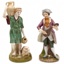 זוג פסלוני חרסינה מעוטרים בצביעת יד, לא חתומים