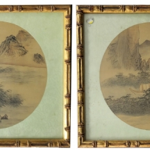 שתי תמונות סיניות ישנות, אקוורל על נייר, מסגרות מעוצבות כקני במבוק