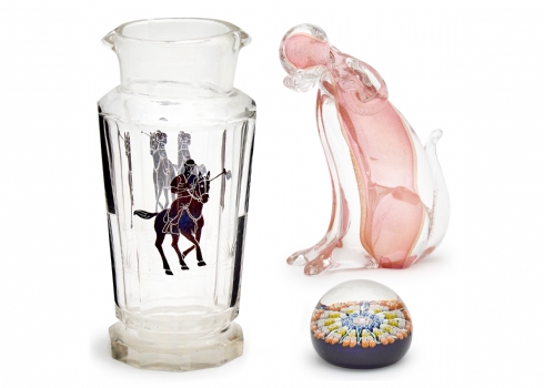 שלושה חפצי זכוכית