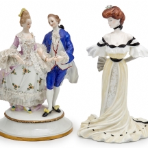 שתי דמויות פורצלן - אחת של Coalport מהדורה מוגבלת, ופסלון גרמני
