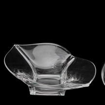 שלושה פריטי קריסטל  אגרטל Stuart Strathearn אגרטל Orrefors, וקערת קריסטל