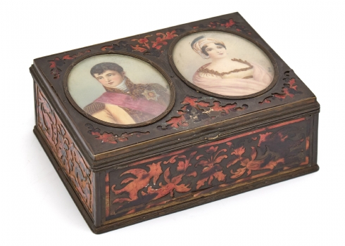 תיבה שולחנית צרפתית עתיקה בסגנון אנדרה שארל בול (André Charles Boulle)