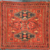 שטיח עבודת יד קווקזי בסגנון גאבה - בגווני אדום שחור וזהב