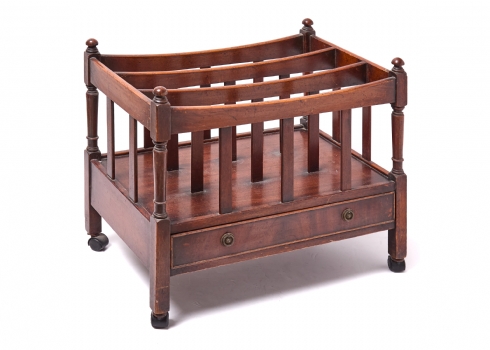 עמדת מגזינים ועתונים אנגלית בסגנון עתיק, עשויה עץ