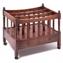 עמדת מגזינים ועתונים אנגלית בסגנון עתיק, עשויה עץ