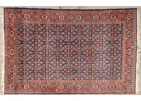 שטיח פרסי מסורתי בעיטור פלארי דחוס וצבעוניות עשירה