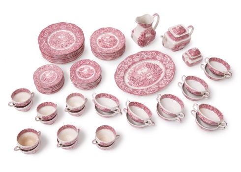 חלקי סט אוכל אנגלי עשוי חרס מעוטר בהדפס מועבר בגוון סגול וורוד, חתום