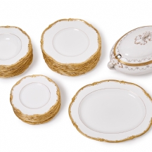 חלקי סט אוכל אנגלי מפורצלן תוצרת קולפרוט מעוטר בזהב, חתום