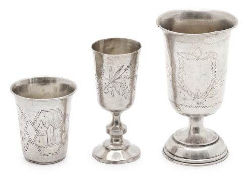 שלושה גביעי קידוש עתיקים מכסף – גביע מתקופת פלשתינה ושני גביעים רוסים, חתומים