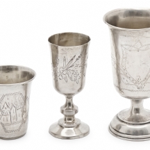 שלושה גביעי קידוש עתיקים מכסף – גביע מתקופת פלשתינה ושני גביעים רוסים, חתומים