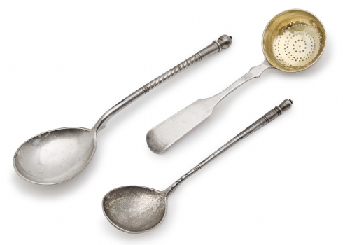 שלוש כפות כסף רוסיות עתיקות, דגמים ויצרנים שונים, כולן חתומות