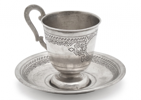 לאספנים - ספל כסף רוסי עתיק ותחתית תואמת מתוצרת: איבן סבשניקוב Ivan Sveshnikov