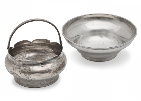 שני כלי כסף רוסים עתיקים יצרנים ודגמים שונים חתומים