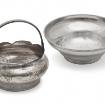 שני כלי כסף רוסים עתיקים יצרנים ודגמים שונים חתומים