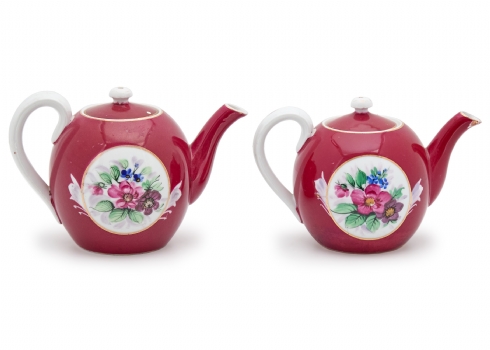 שני קומקומי פורצלן רוסים עתיקים מתוצרת גארדנר (Gardner porcelain) סוף המאה ה-19