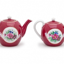 שני קומקומי פורצלן רוסים עתיקים מתוצרת גארדנר (Gardner porcelain) סוף המאה ה-19