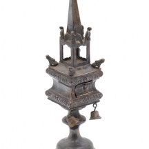 מגדל בשמים רוסי עתיק מעוטר וחתום, חותמת של בודק הכסף משנת 1879 ושם הצורף