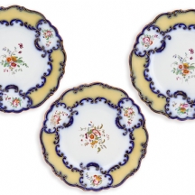 שלוש צלחות פורצלן אנגליות עתיקות, מהמאה ה-19