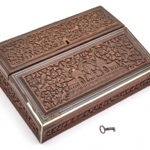 מדרון כתיבה אנגלו-הודי איכותי ועתיק, מסוף המאה ה-19 או תחילת המאה ה-20, עשוי עץ