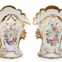 זוג אגרטלים צרפתיים עתיקים, מתוצרת אחד ממפעלי Old Paris