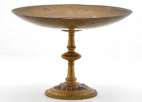 טזה צרפתית עתיקה עשויה פליז, ברונזה ונחושת, מעוטרת עיטורי בלט בסגנון ניאו קלאסי