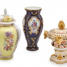 שלושה כלי פורצלן אירופאים עתיקים – דרזדן, Royal Dux ו-Royal Crown Derby