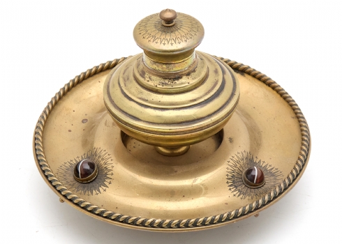 קסת דיו שולחנית צרפתית עתיקה, מהמאה ה-19 עשויה פליז