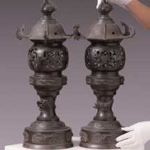 זוג פנסי גינה יפניים גדולים ועתיקים מתקופת מייג’י (סוף המאה ה-19)